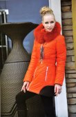 Пуховик оранжевый с меховым воротником - купить в интернет-магазине Odensya.ru